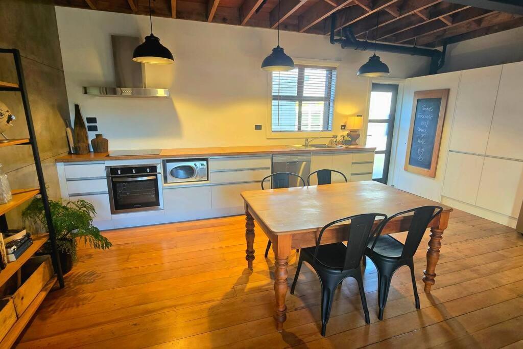 Apartment 4 - Haddin Court - Chic Ny Loft Style Blenheim Exterior photo